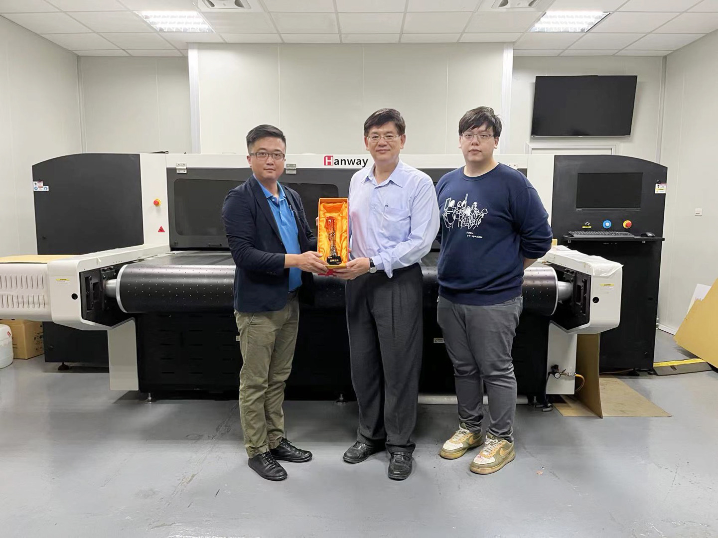 Who only spending 2 years winning the Taiwan Golden Seal Award(图7) 1-22011Q05Q5N8.jpg